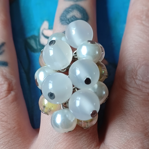 Source Unknown Jewelry - Moonglow Glass Cluster Cha-Cha Ring Size 8 🤍🟡💫